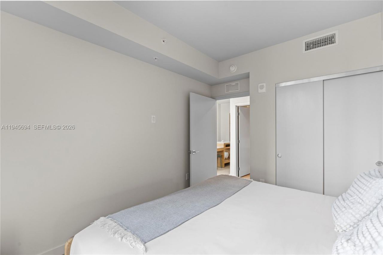 11 NE 6th St, Unit 1601, Miami, FL 33132 Photo