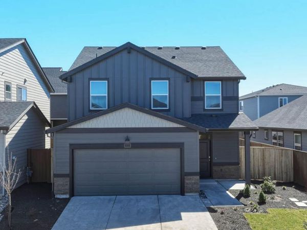 21220 SE Pelee Drive, Bend, OR 97702