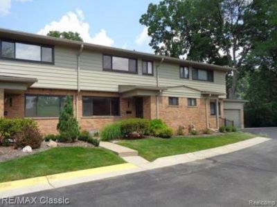 112 E Hickory Grove Road, Bloomfield Township, MI 48304 Main Photo