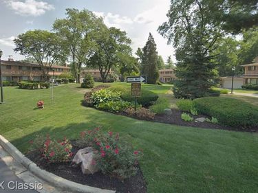 112 E Hickory Grove Road, Bloomfield Twp, MI 48304