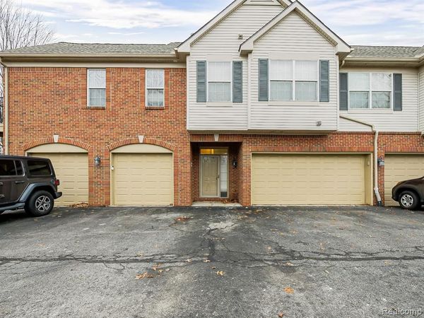 23461 Williamsburg Circle, Woodhaven, MI 48183