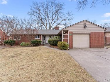 2221 Davis Street, Wyandotte, MI 48192