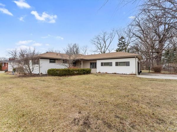 21524 Thorofare Road, Grosse Ile Twp, MI 48138