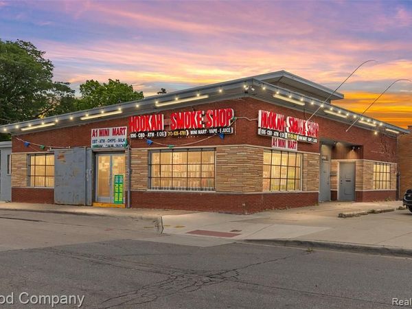 19898 Kelly Road , Harper Woods, MI 48225