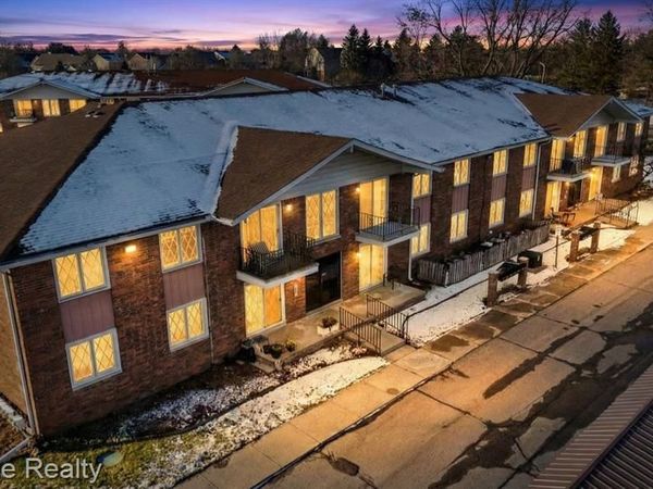 54781 Shelby Road, Shelby Twp, MI 48316