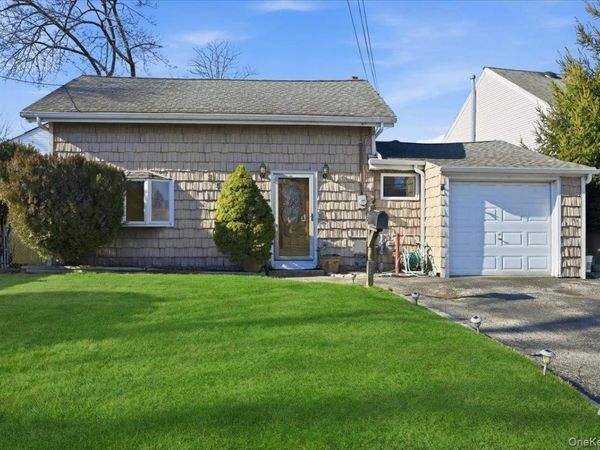 2522 Hewlett Lane, Bellmore, NY 11710