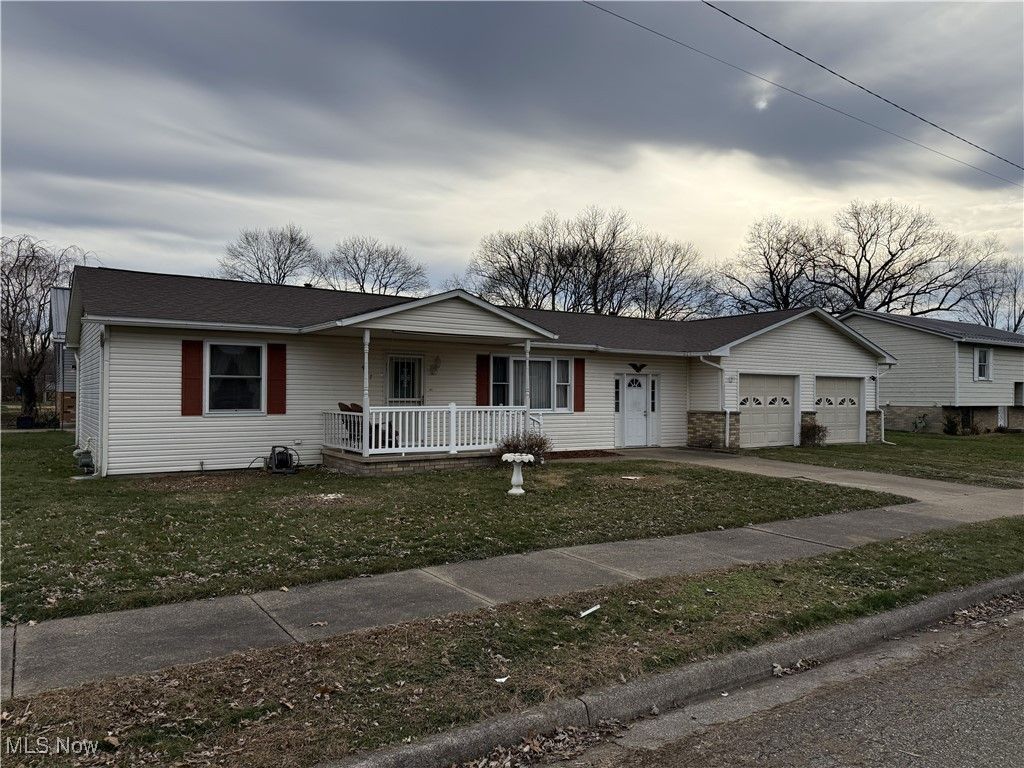 937 3rd Street Sw, New Philadelphia, OH 44663 Main Photo