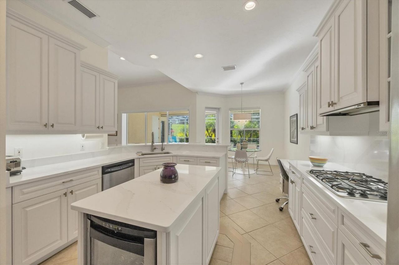 8404 Abingdon Court, University Park, FL 34201 Photo