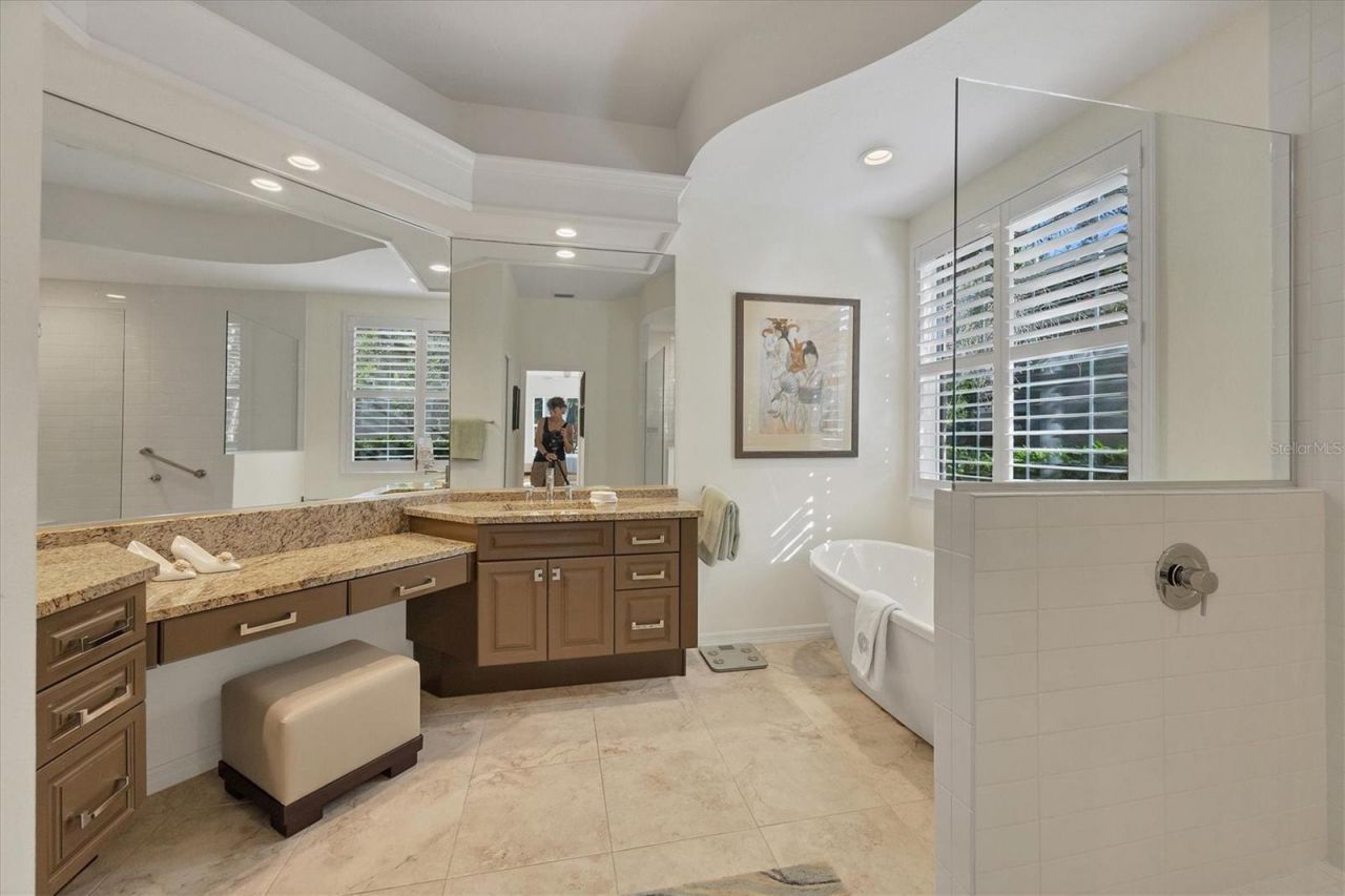 8404 Abingdon Court, University Park, FL 34201 Photo