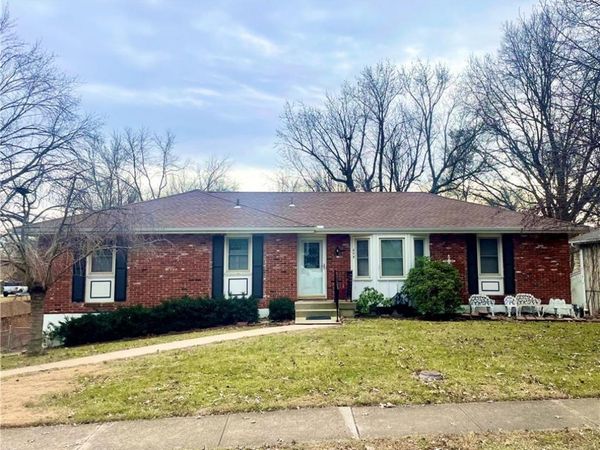 809 NE Cedar Street, Lee's Summit, MO 64086