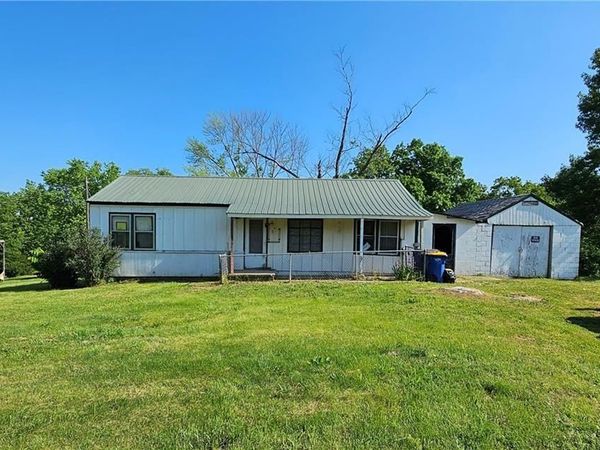 30720 W 83rd Street, De Soto, KS 66018