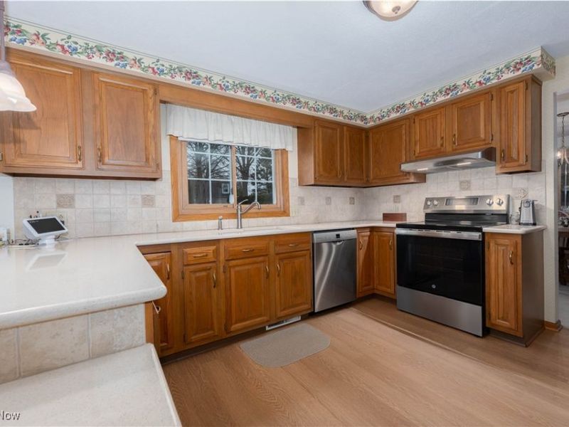 697 Redwood Drive, Canal Fulton, OH 44614 Photo 7