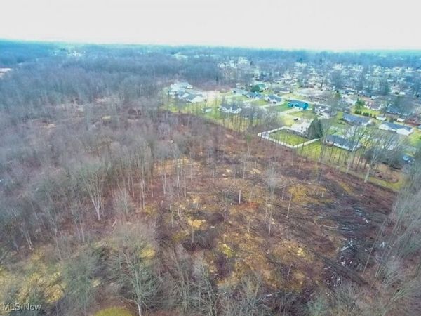 Old Colony Road NW, Champion, OH 44481