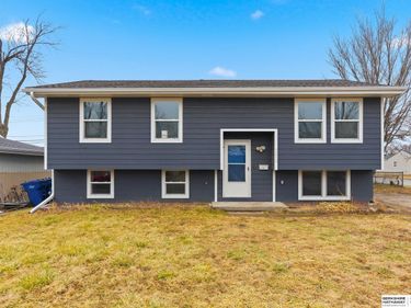 1218 Mayper Drive, Carter Lake, IA 51510