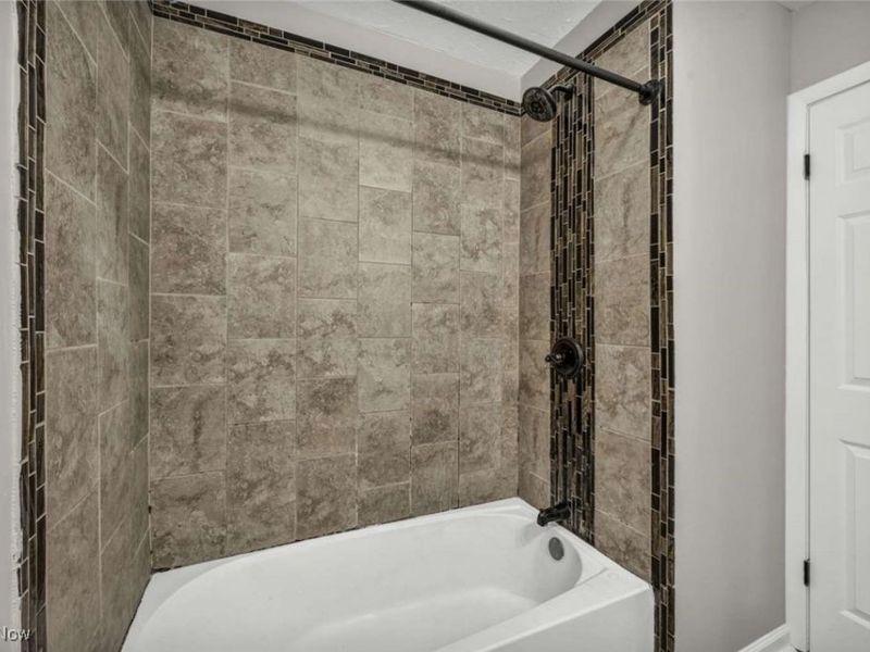 375 Beechwood Drive, Willowick, OH 44095 Photo 13