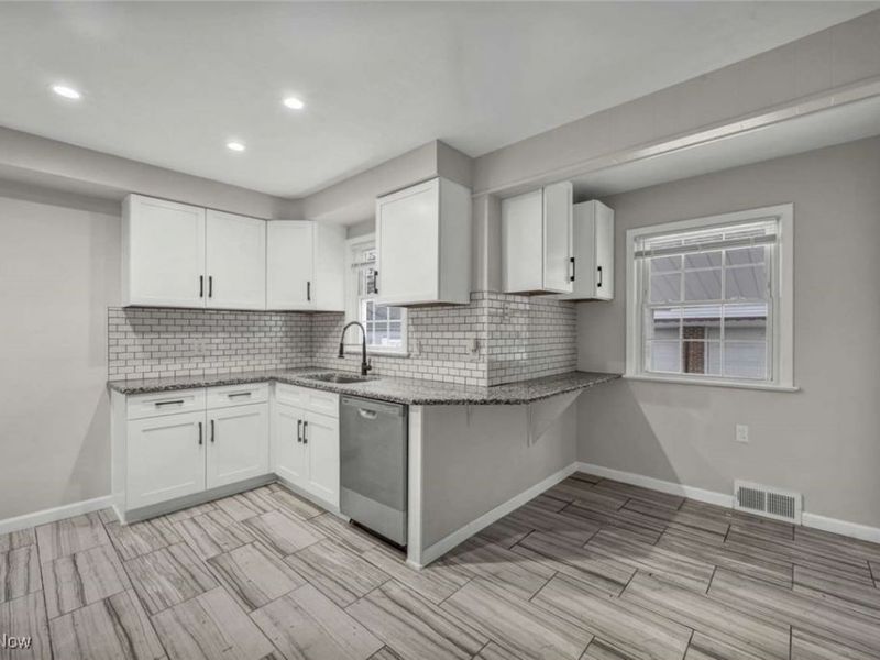 375 Beechwood Drive, Willowick, OH 44095 Photo 6