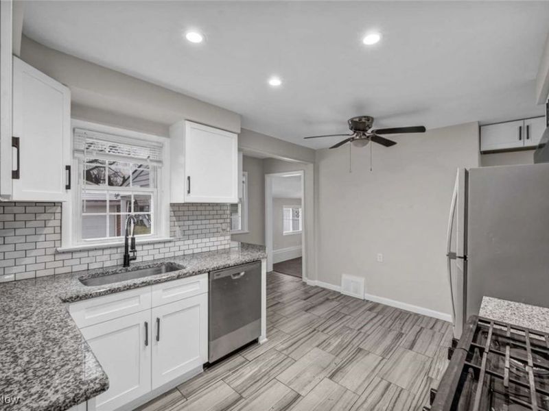 375 Beechwood Drive, Willowick, OH 44095 Photo 8