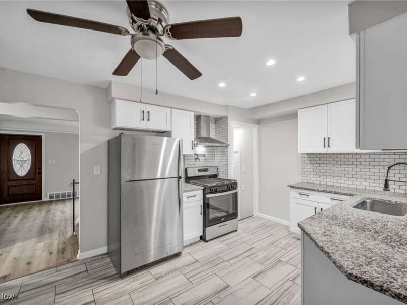 375 Beechwood Drive, Willowick, OH 44095 Photo 9