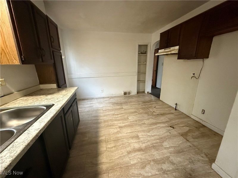 95 E Earle Avenue, Youngstown, OH 44507 Photo 12