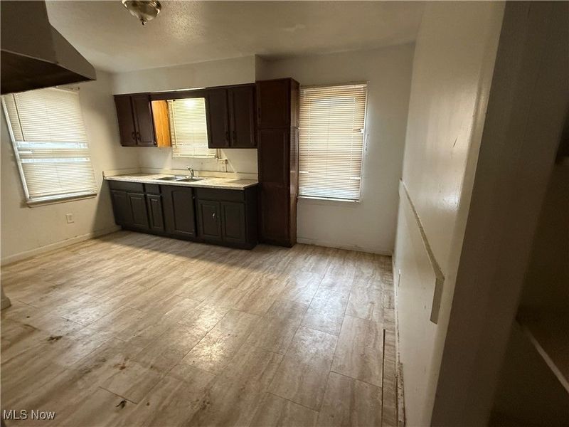 95 E Earle Avenue, Youngstown, OH 44507 Photo 9