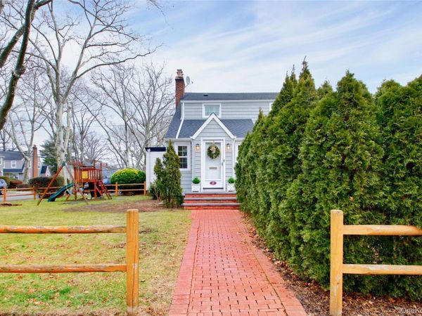 20 Salisbury Avenue, Stewart Manor, NY 11530