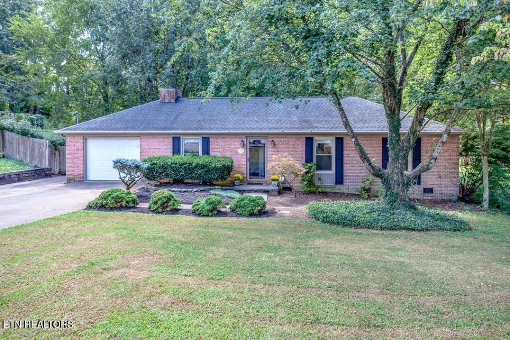 1512 Barcelona Drive, Knoxville, TN 37923 Main Photo