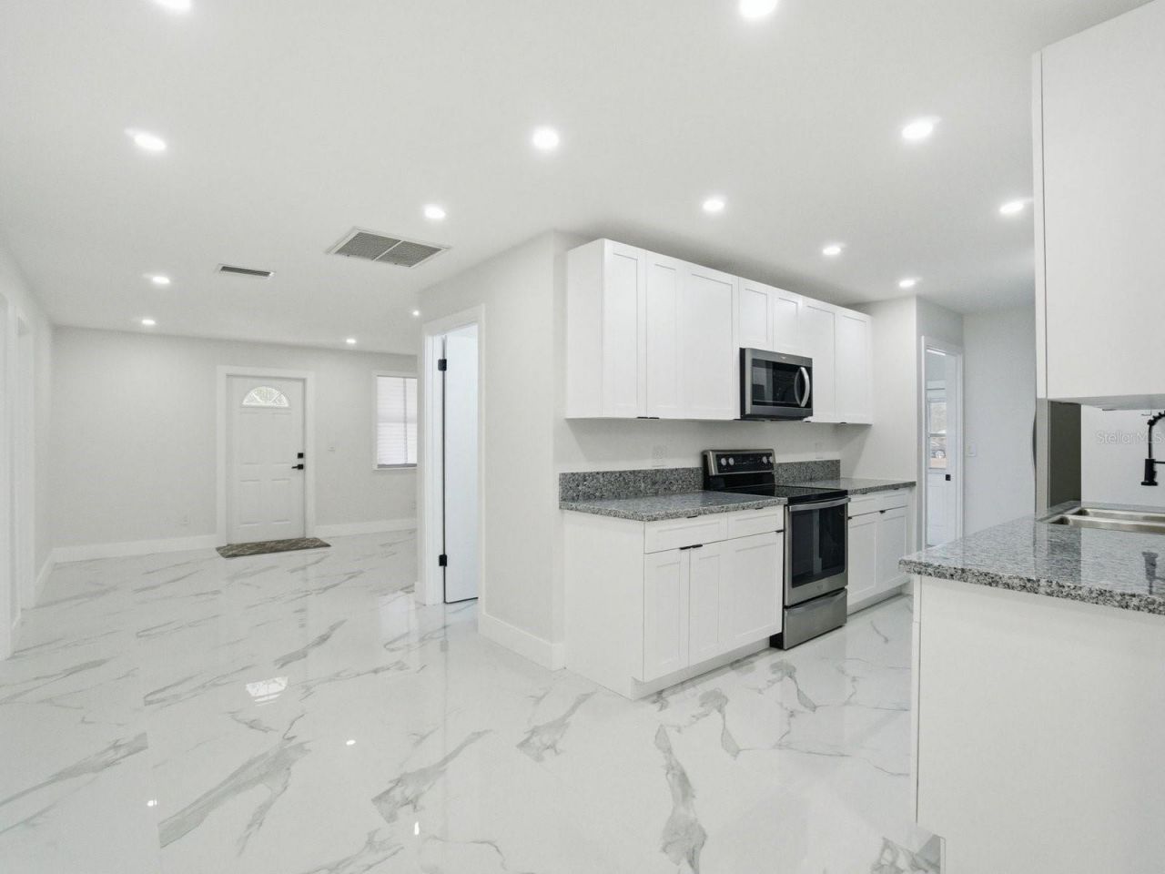 390 Hazel Circle, Punta Gorda, FL 33982 Photo