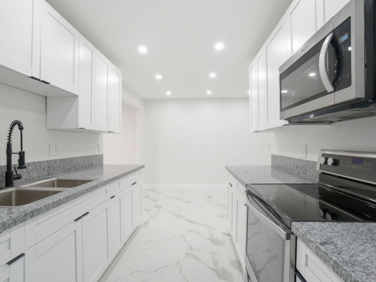 390 Hazel Circle, Punta Gorda, FL 33982 Photo