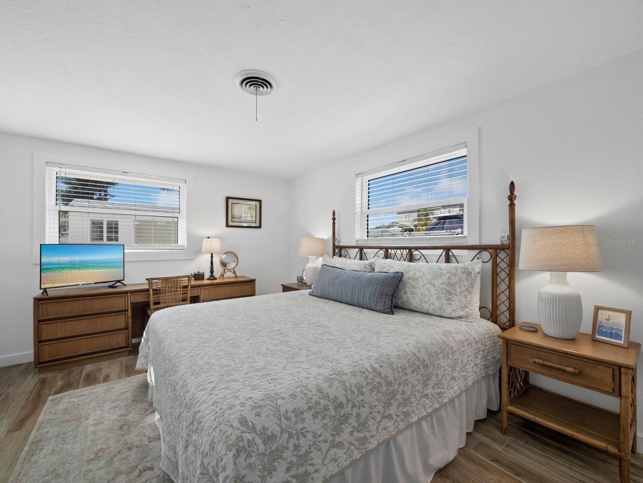 691 Tarawitt Drive, Longboat Key, FL 34228 Photo