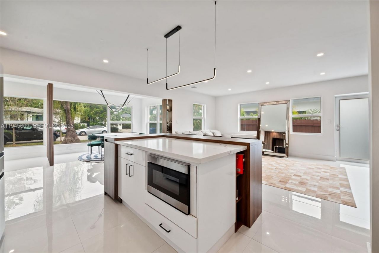 2180 SW 20th St, Miami, FL 33145 Photo