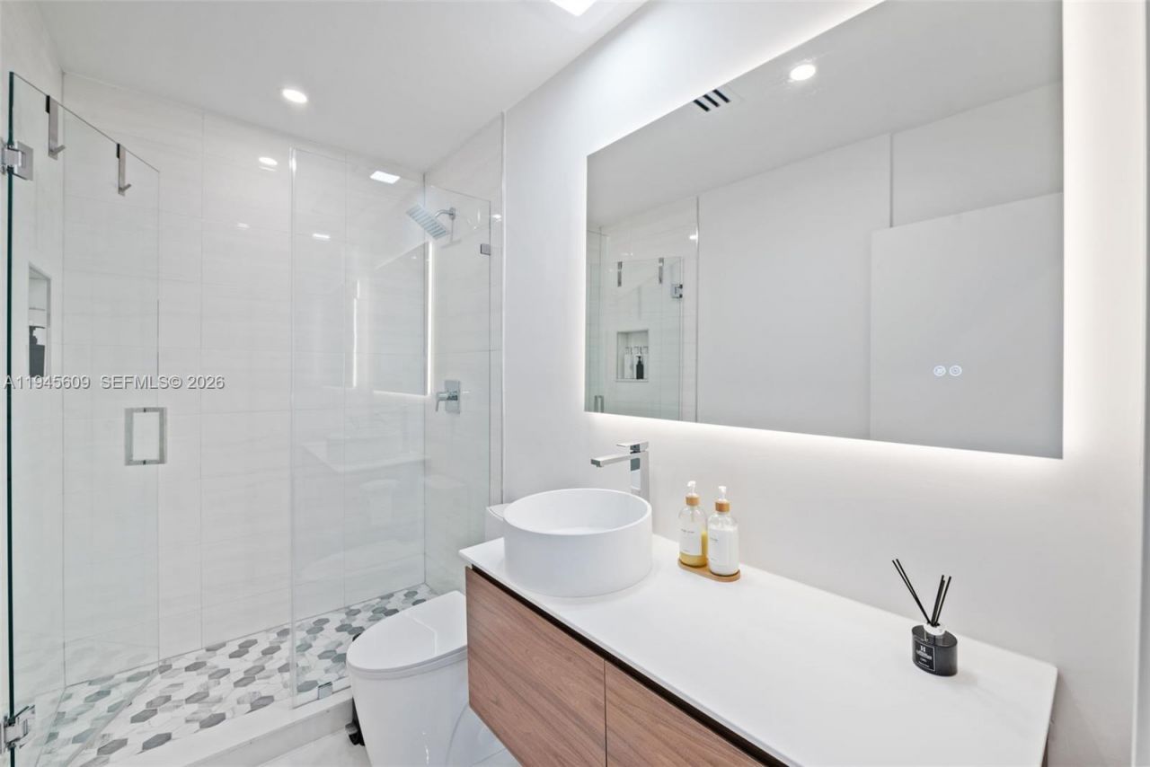 2180 SW 20th St, Miami, FL 33145 Photo