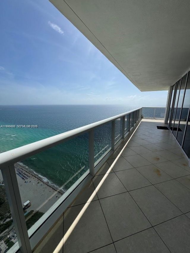 1830 S Ocean Dr, Unit 4501, Hallandale Beach, FL 33009 Photo