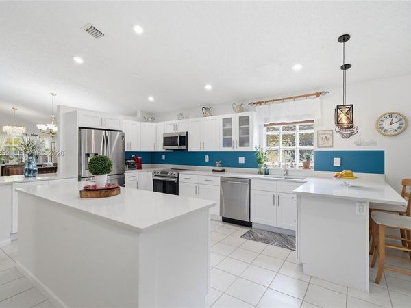 20494 SW 5th St, Pembroke Pines, FL 33029