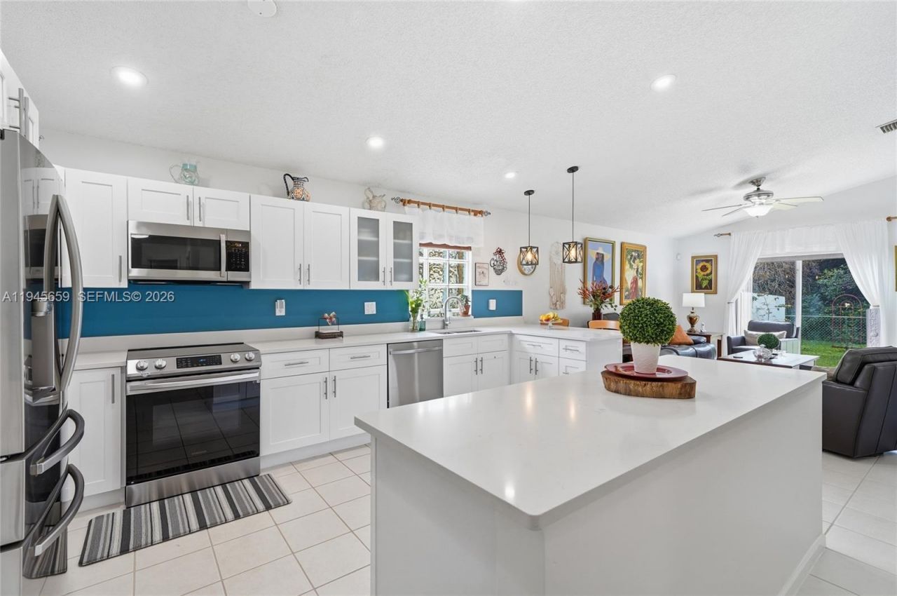 20494 SW 5th St, Pembroke Pines, FL 33029 Photo