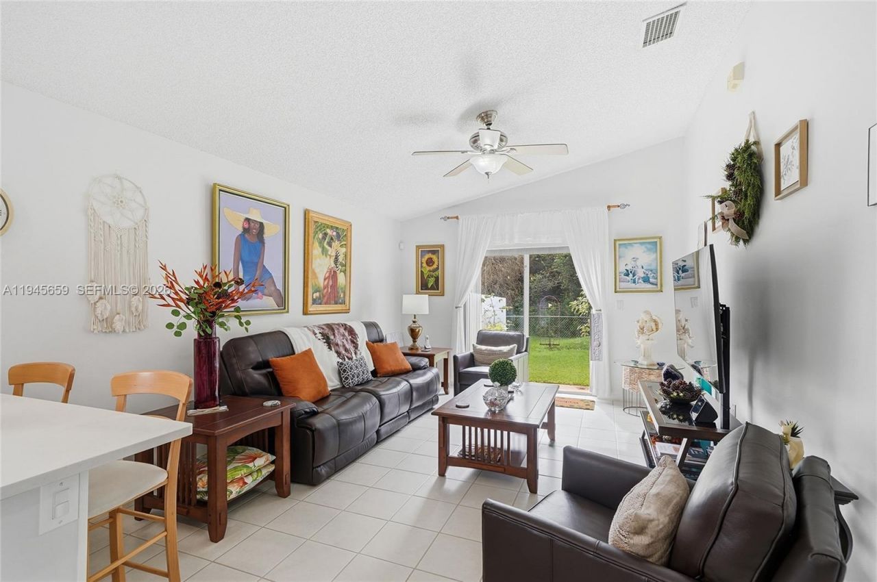 20494 SW 5th St, Pembroke Pines, FL 33029 Photo