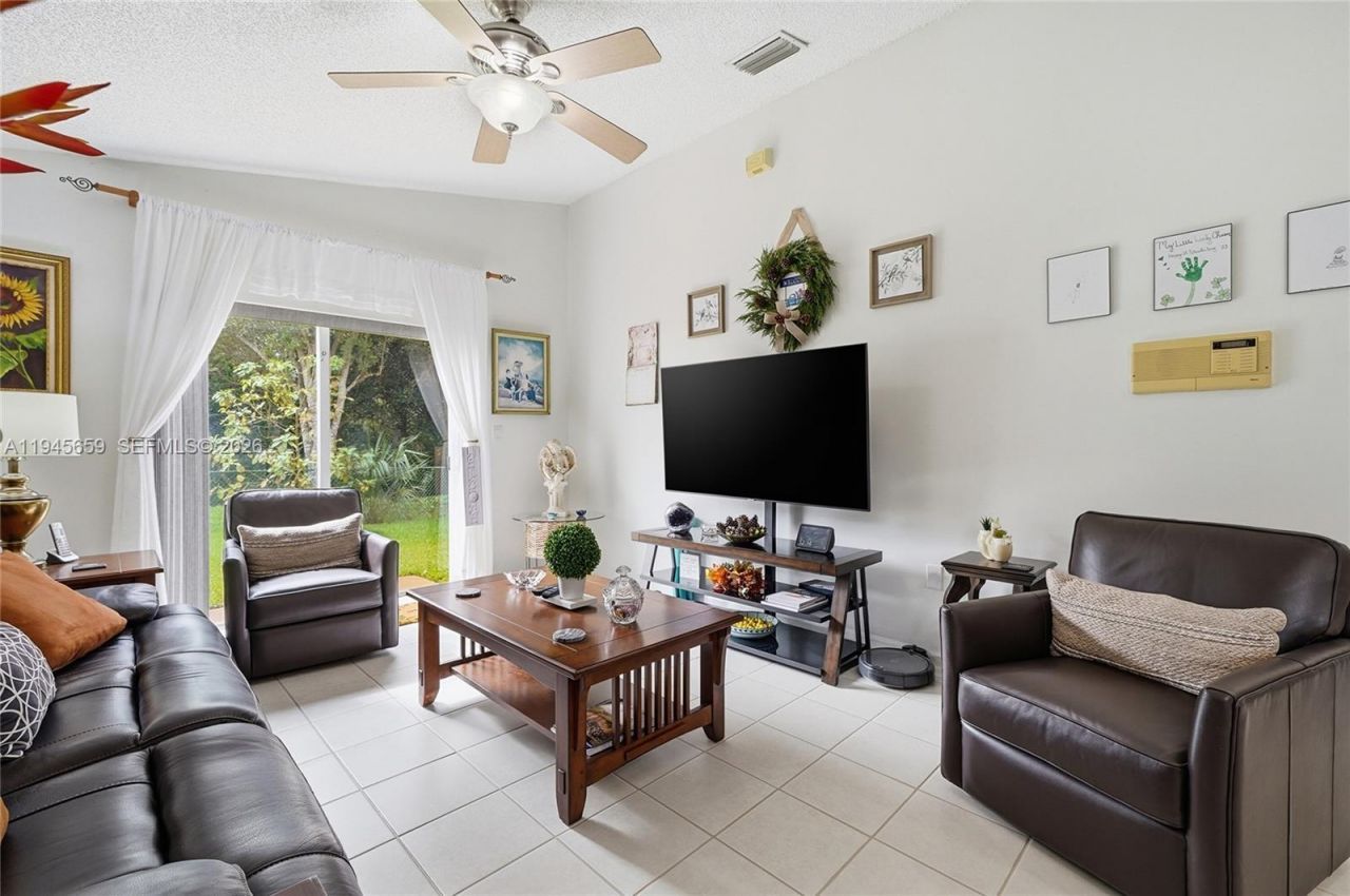 20494 SW 5th St, Pembroke Pines, FL 33029 Photo