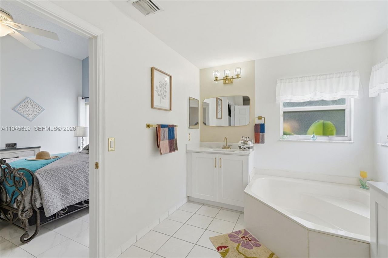 20494 SW 5th St, Pembroke Pines, FL 33029 Photo