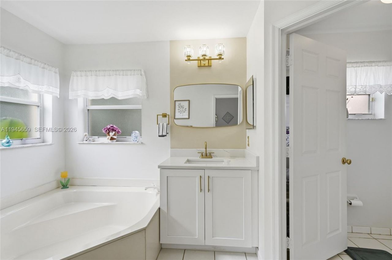 20494 SW 5th St, Pembroke Pines, FL 33029 Photo