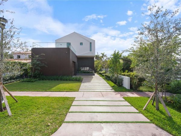 536 W 51st St , Miami Beach, FL 33140