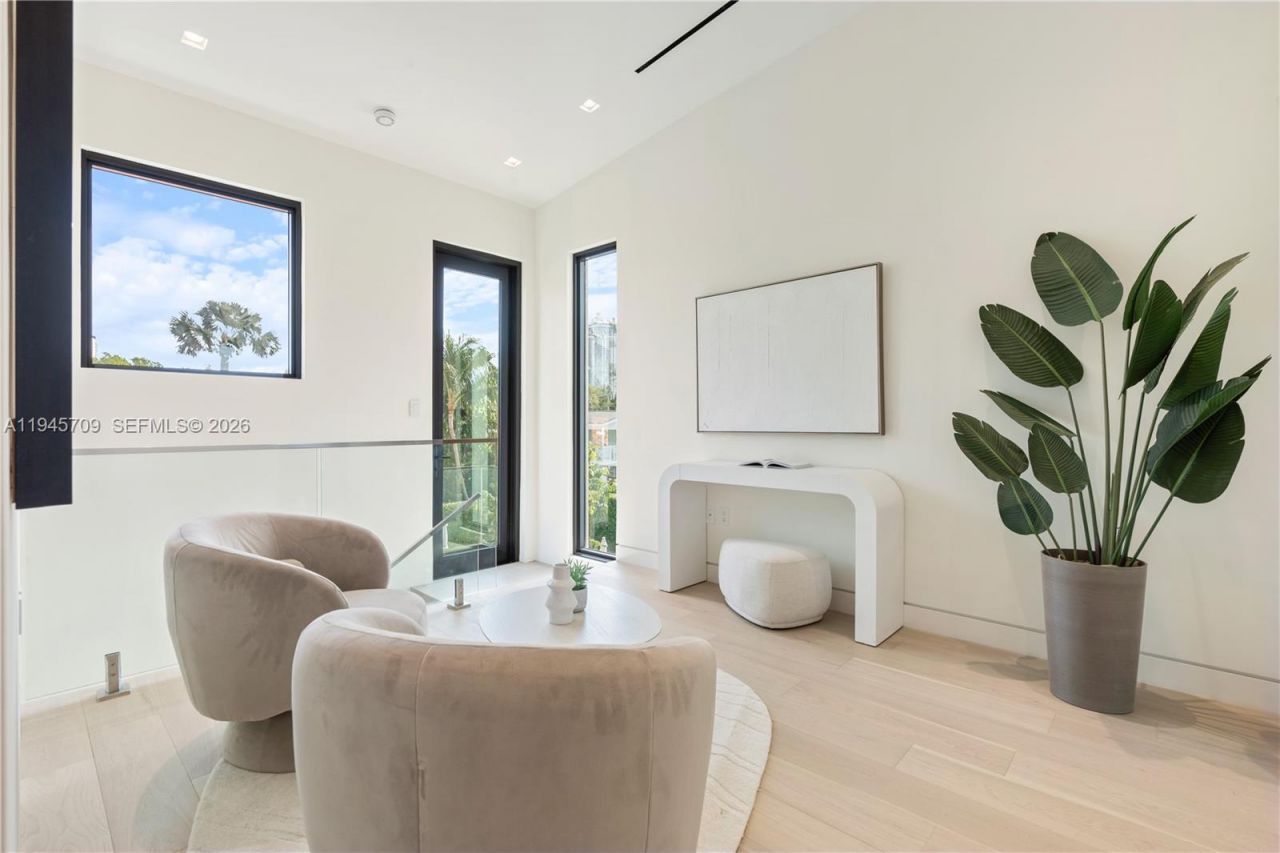 536 W 51st St , Miami Beach, FL 33140 Photo