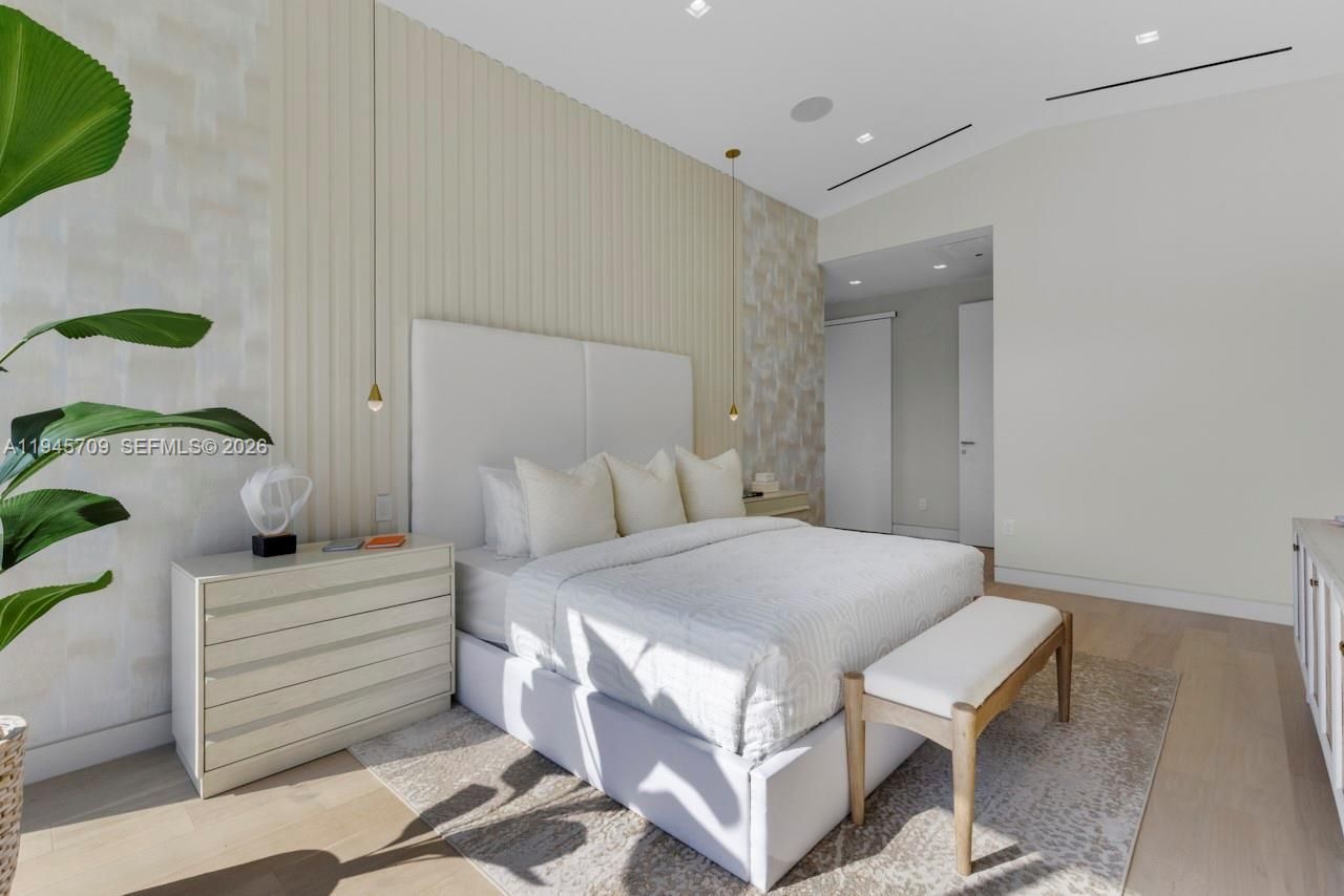 536 W 51st St , Miami Beach, FL 33140 Photo