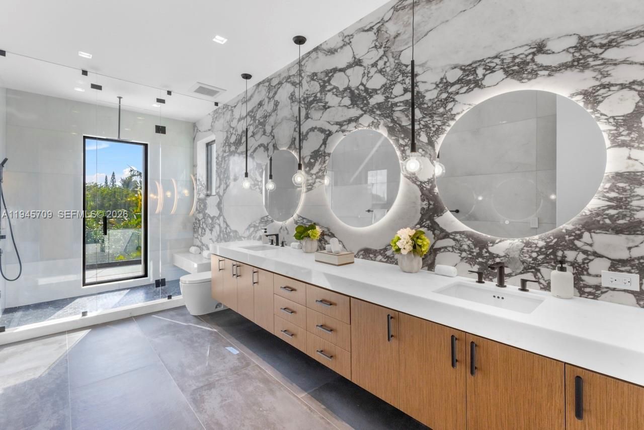 536 W 51st St , Miami Beach, FL 33140 Photo