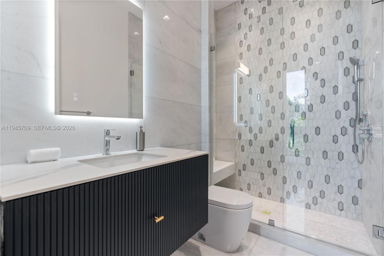 536 W 51st St , Miami Beach, FL 33140 Photo