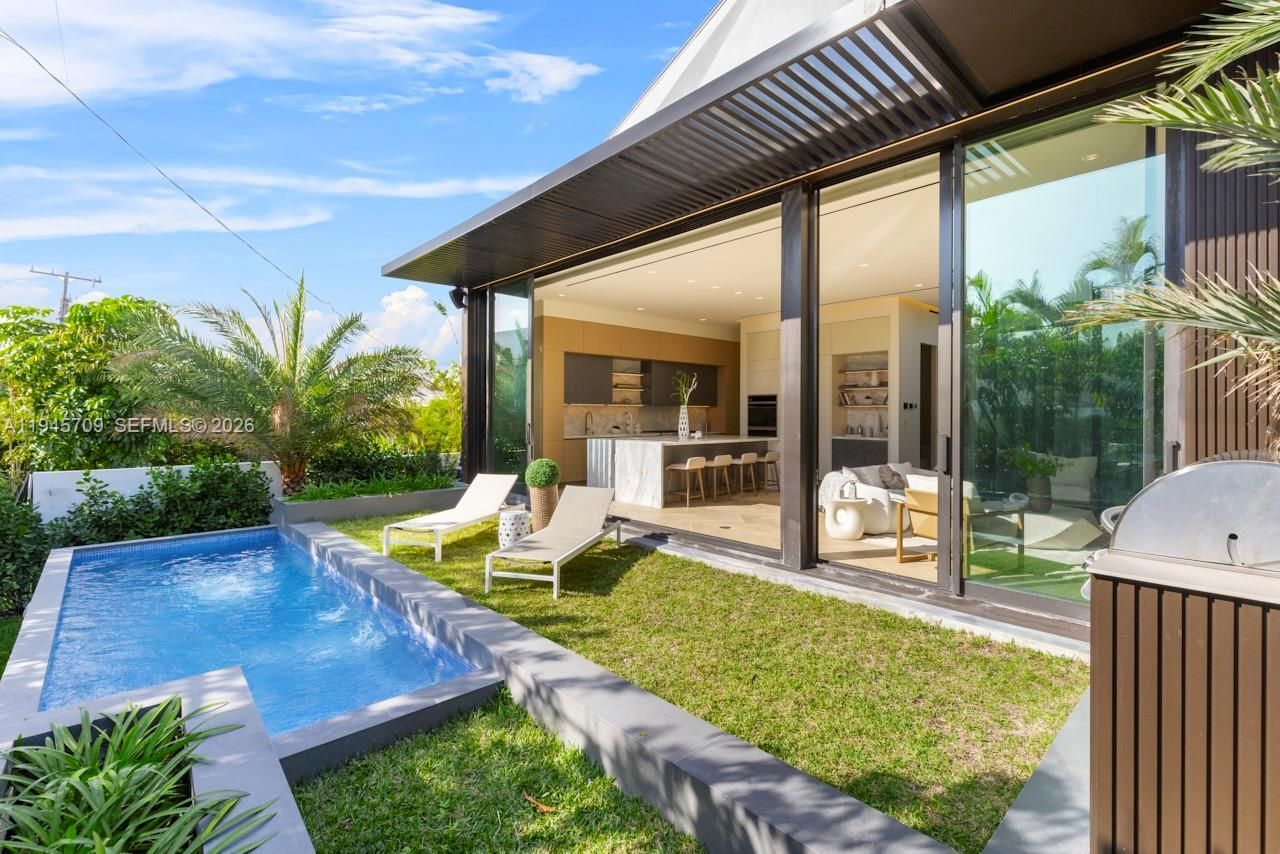 536 W 51st St , Miami Beach, FL 33140 Photo