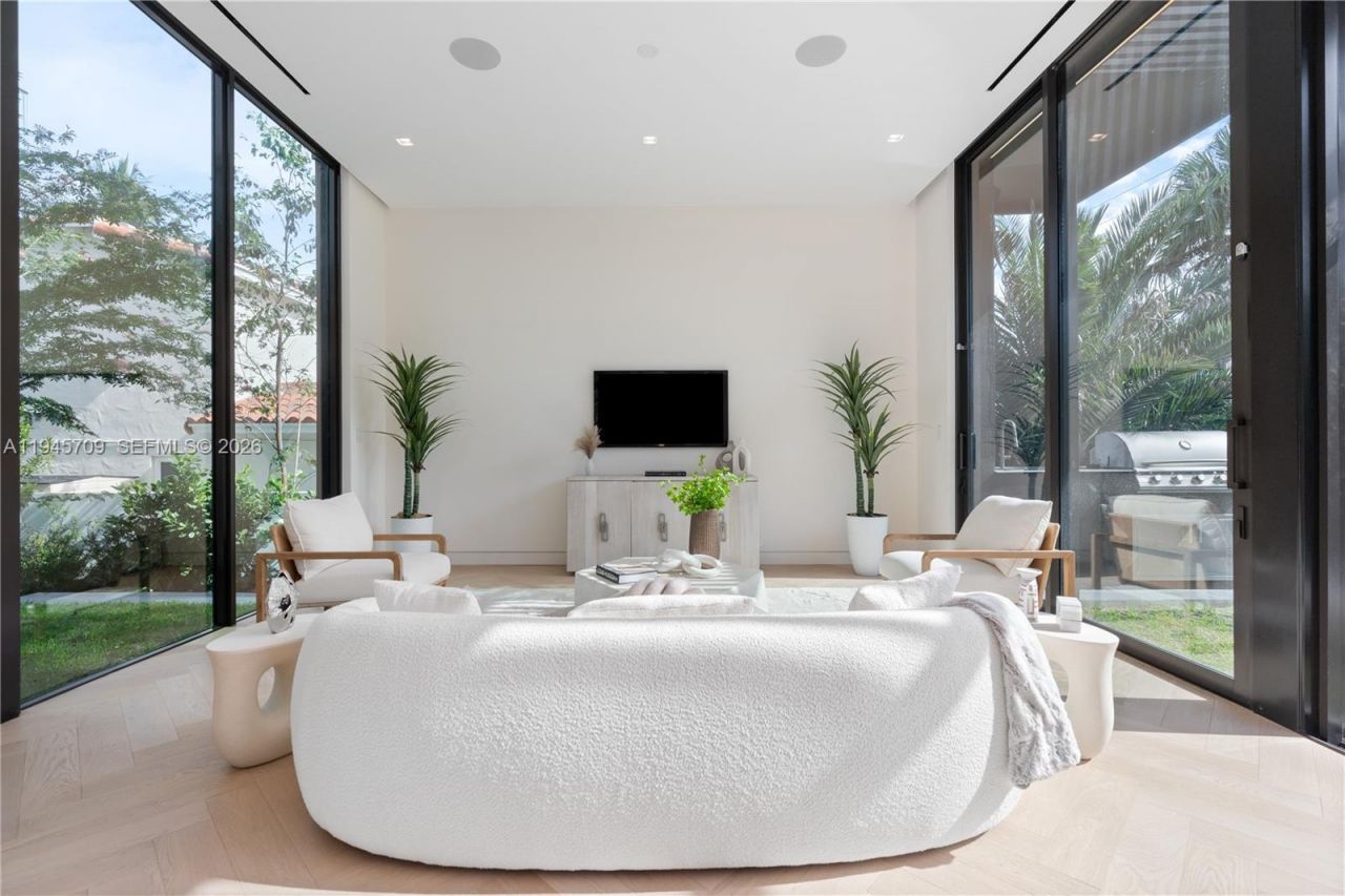 536 W 51st St , Miami Beach, FL 33140 Photo