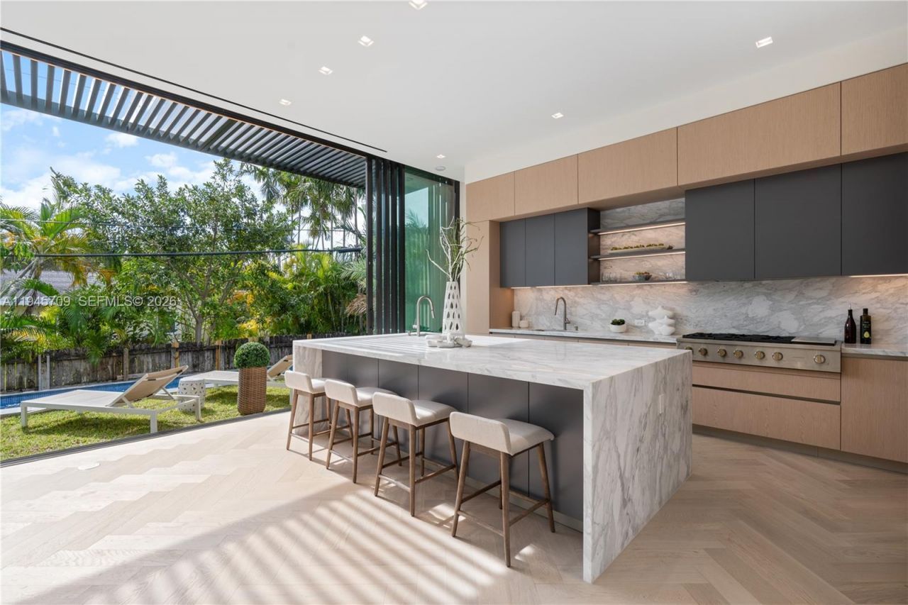 536 W 51st St , Miami Beach, FL 33140 Photo