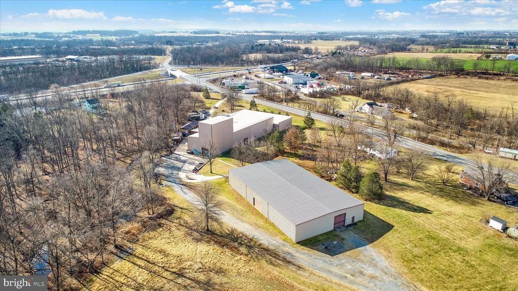 5811 FOUR POINT ROAD, BETHEL, PA 19507