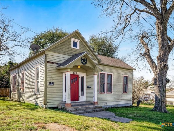 403 W Juan Linn Street, Victoria, TX 77901