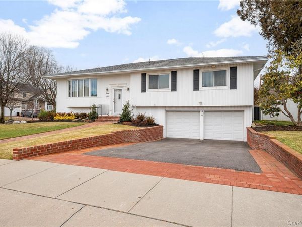 20 Steuben Drive, Oyster Bay, NY 11753