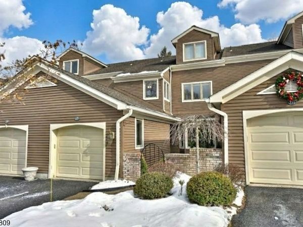 272 Belmont Pl, Mahwah, NJ 07430